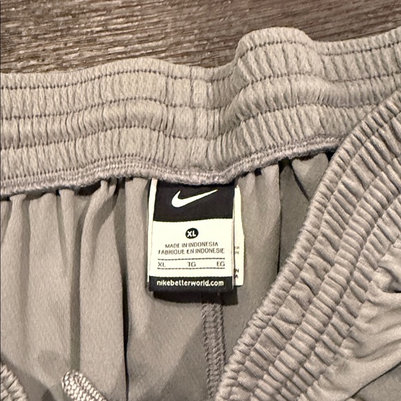 Washington State Cougar Nike Vintage Mens Athletic Shorts in Gray, Crimson,White - Picture 3 of 4